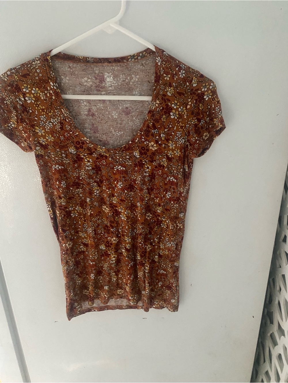 Wet Seal Rust Floral Scoop Neck Short Sleeve Tee